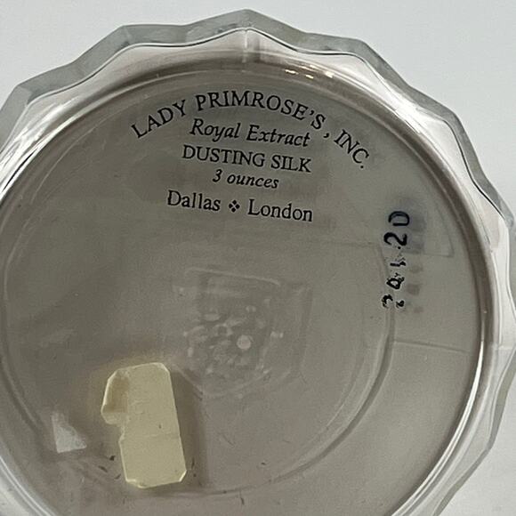 Lady Primrose Royal Extract Dusting Silk Glass Powder Shaker Dallas London 3oz - Picture 6 of 10